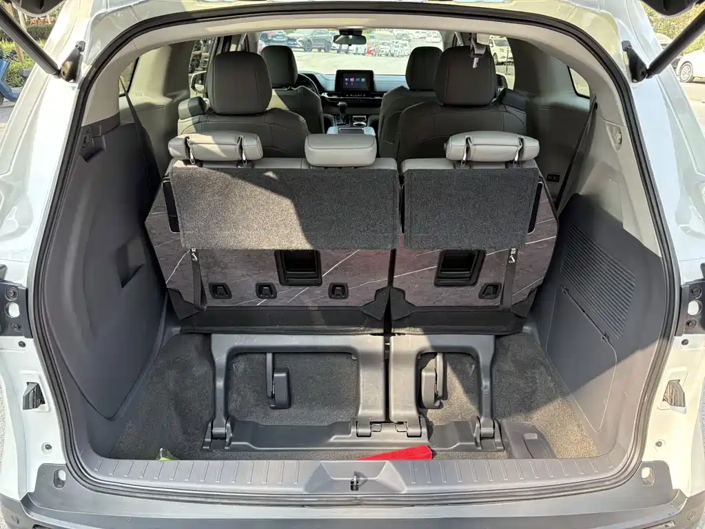 Toyota Granvia — миниатюра 16