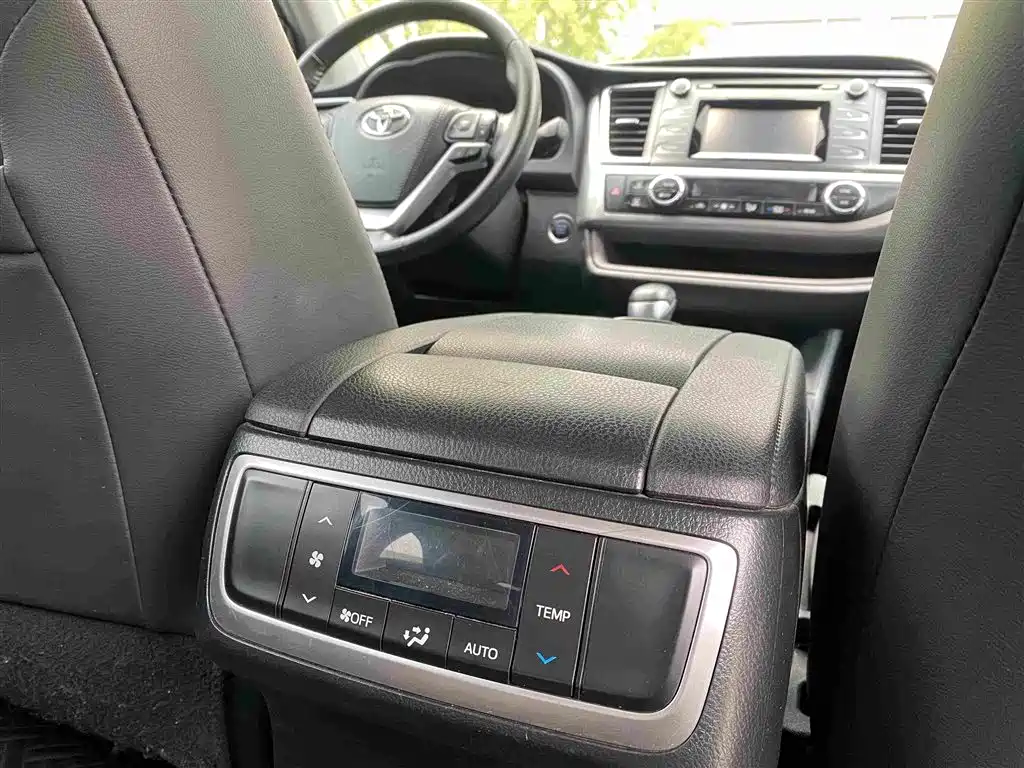 Toyota Highlander — миниатюра 14