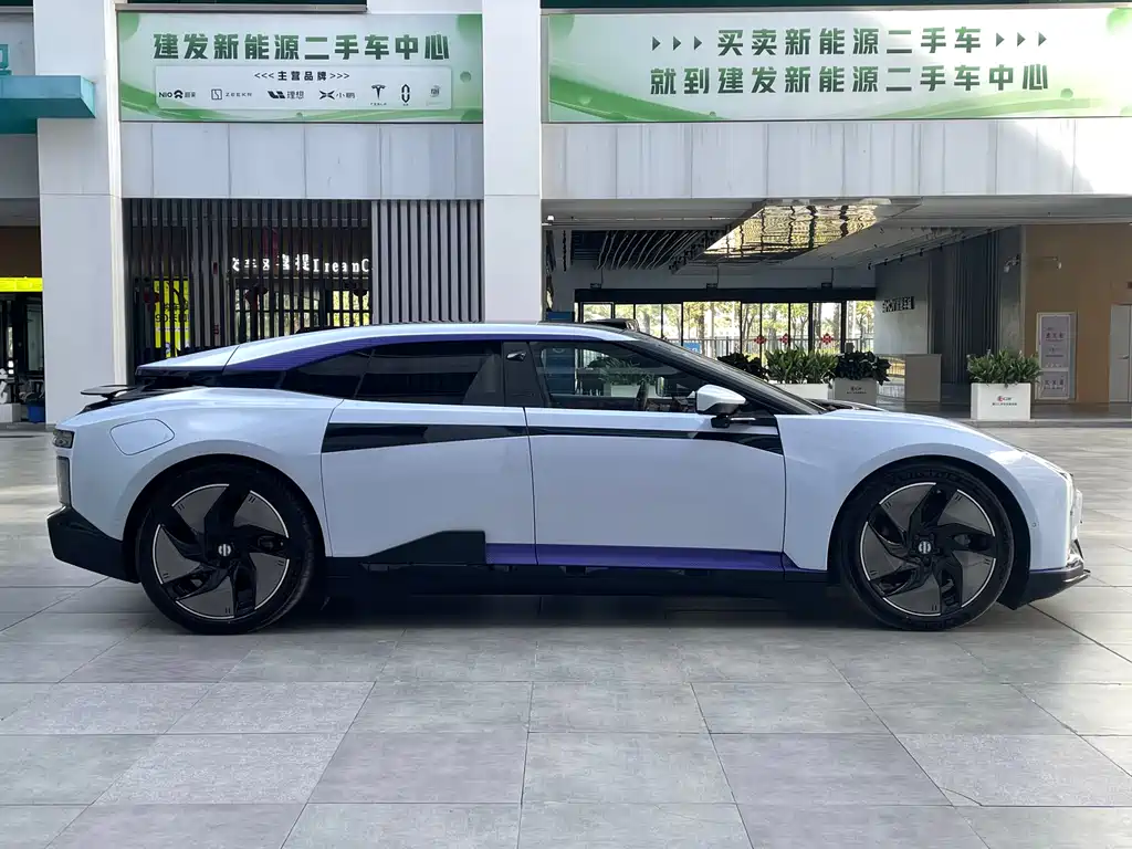 HiPhi HiPhi Z 2023 мест