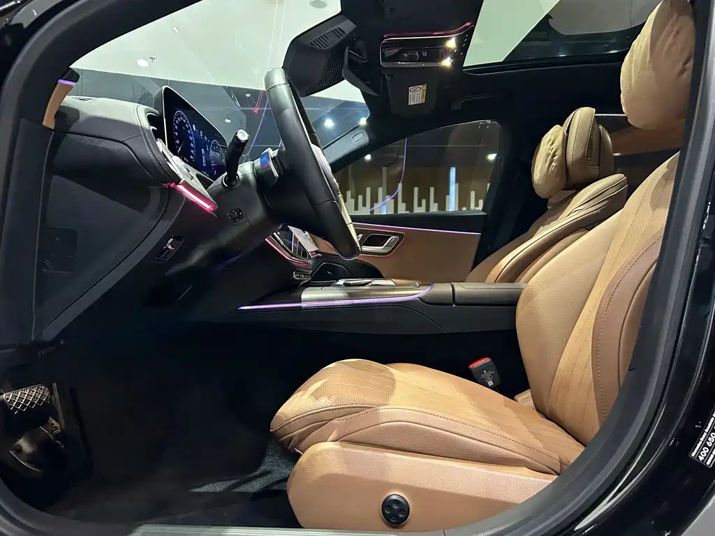 Mercedes-Benz E-Class — миниатюра 11