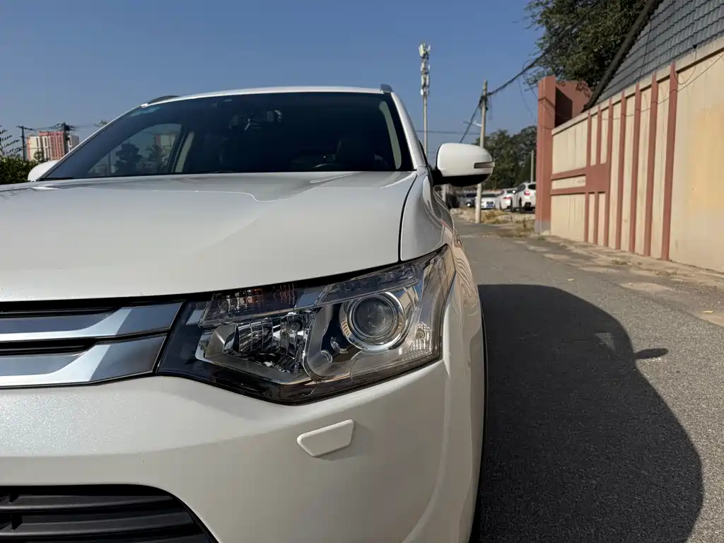 Mitsubishi Outlander (Import) — миниатюра 25