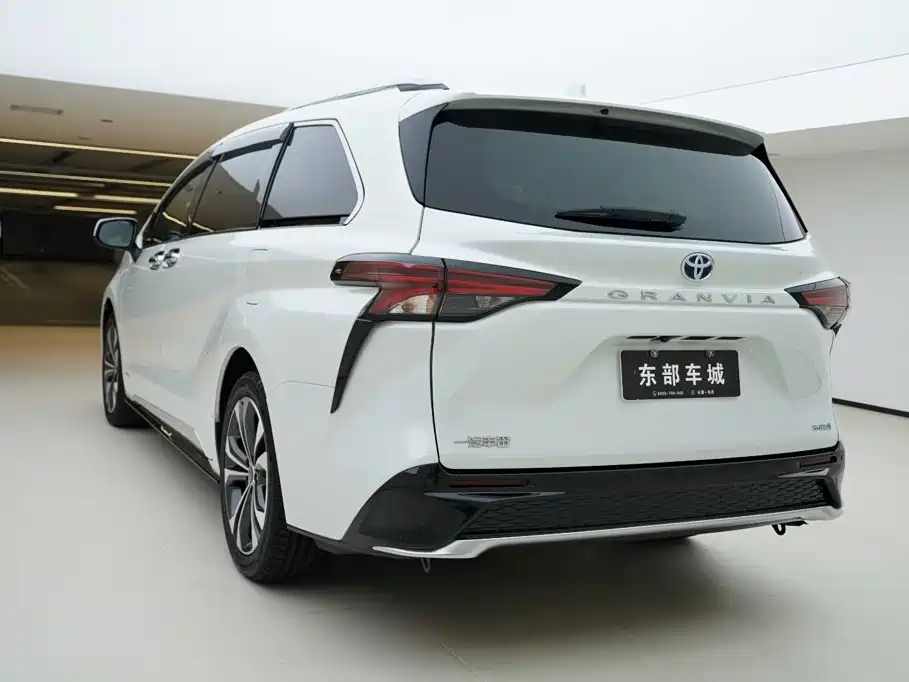 Toyota Granvia — миниатюра 4