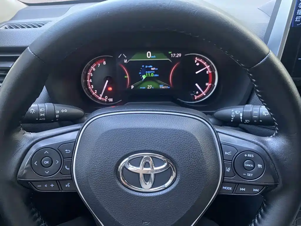Toyota RAV4 — миниатюра 7