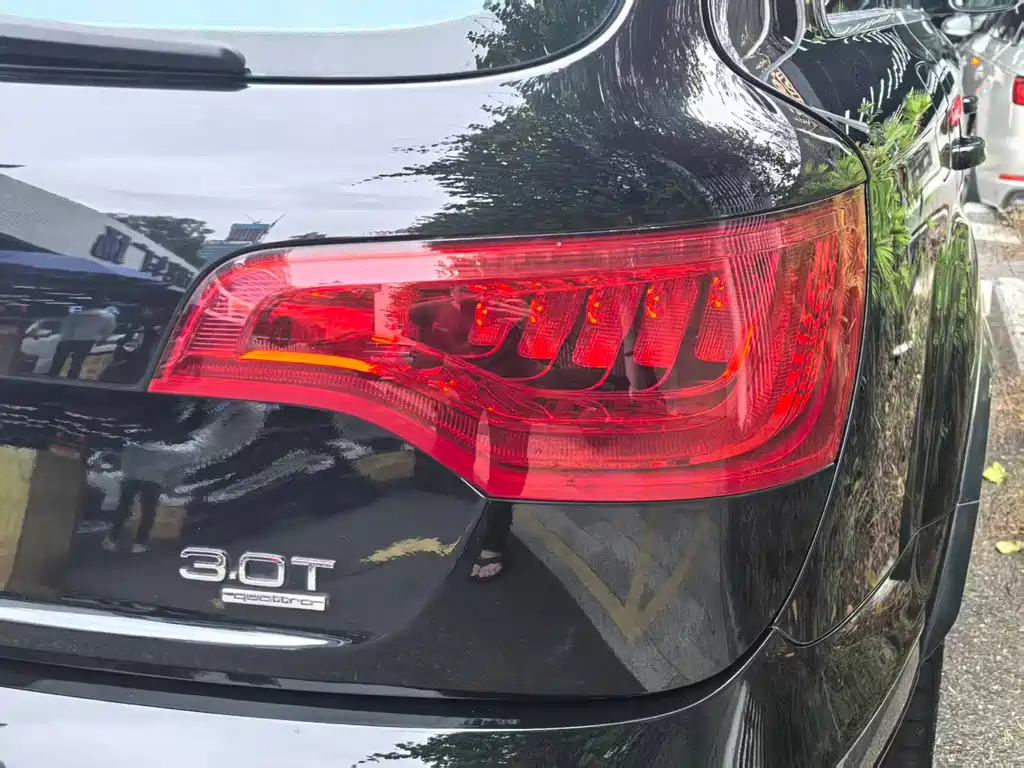 Audi Q7 2011 3.0 TFSI Comfort (245kW