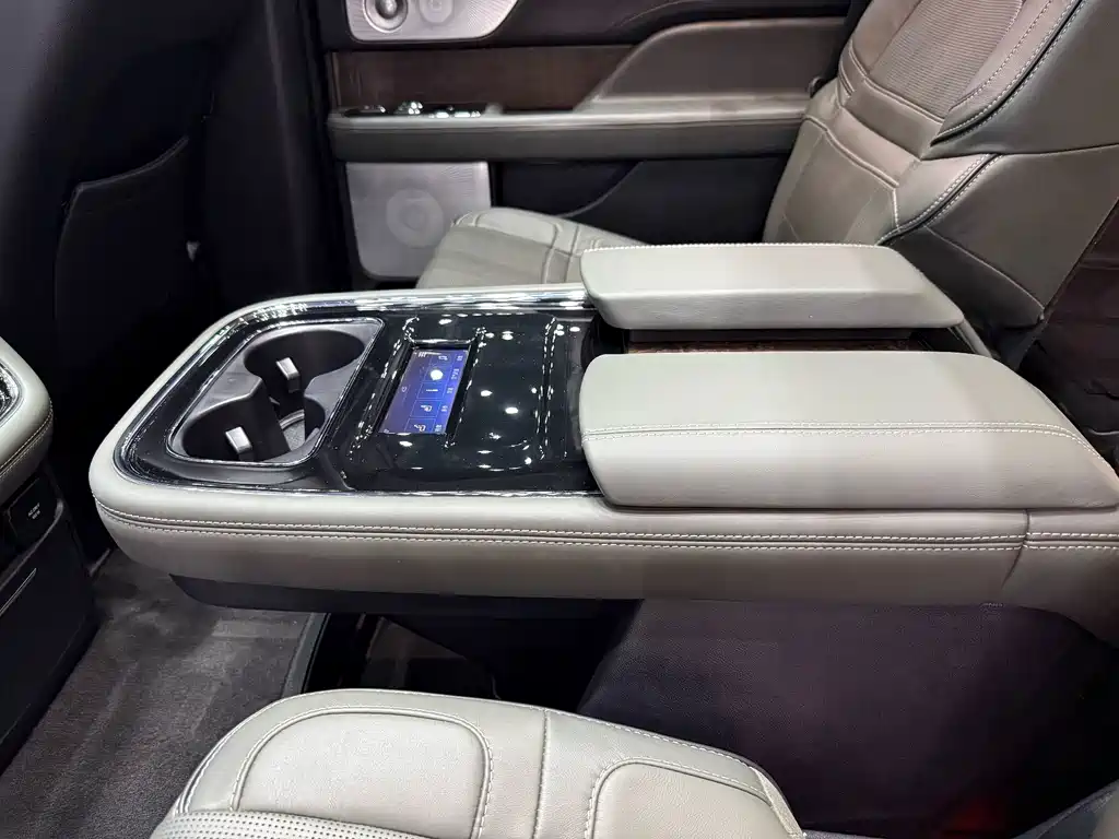 Lincoln Navigator — миниатюра 15