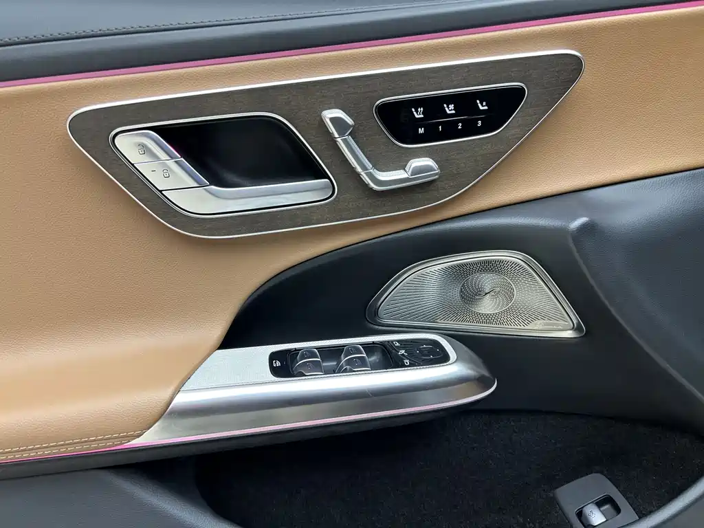 Mercedes-Benz E-Class — миниатюра 14