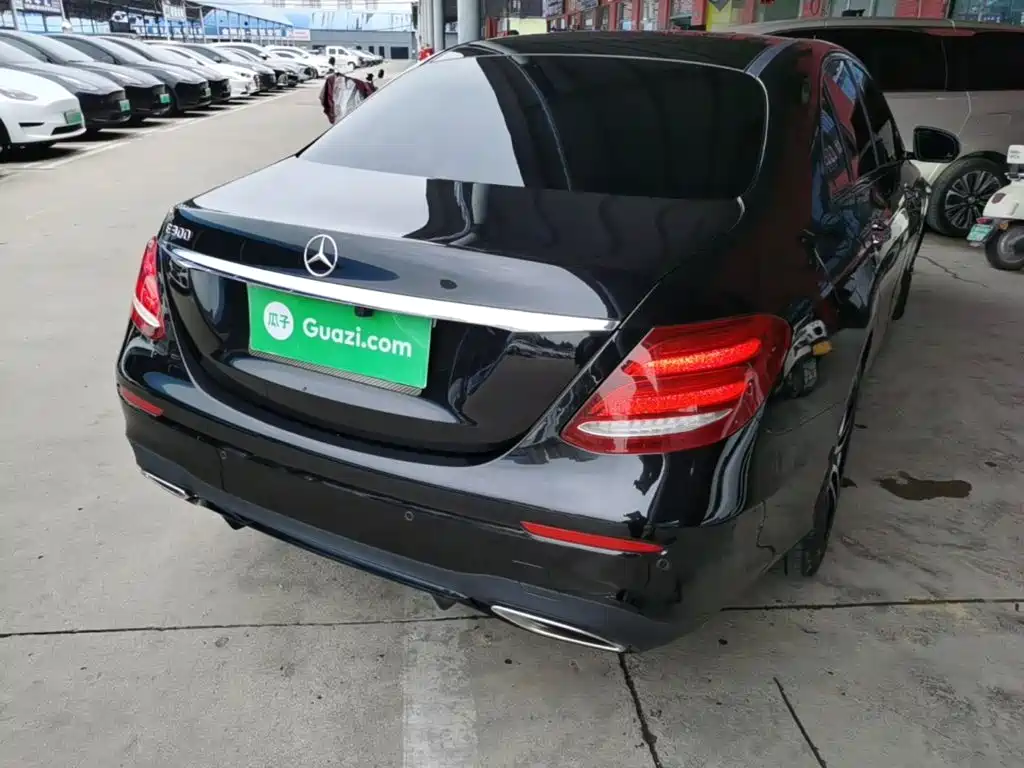 Mercedes-Benz E-Class — миниатюра 7