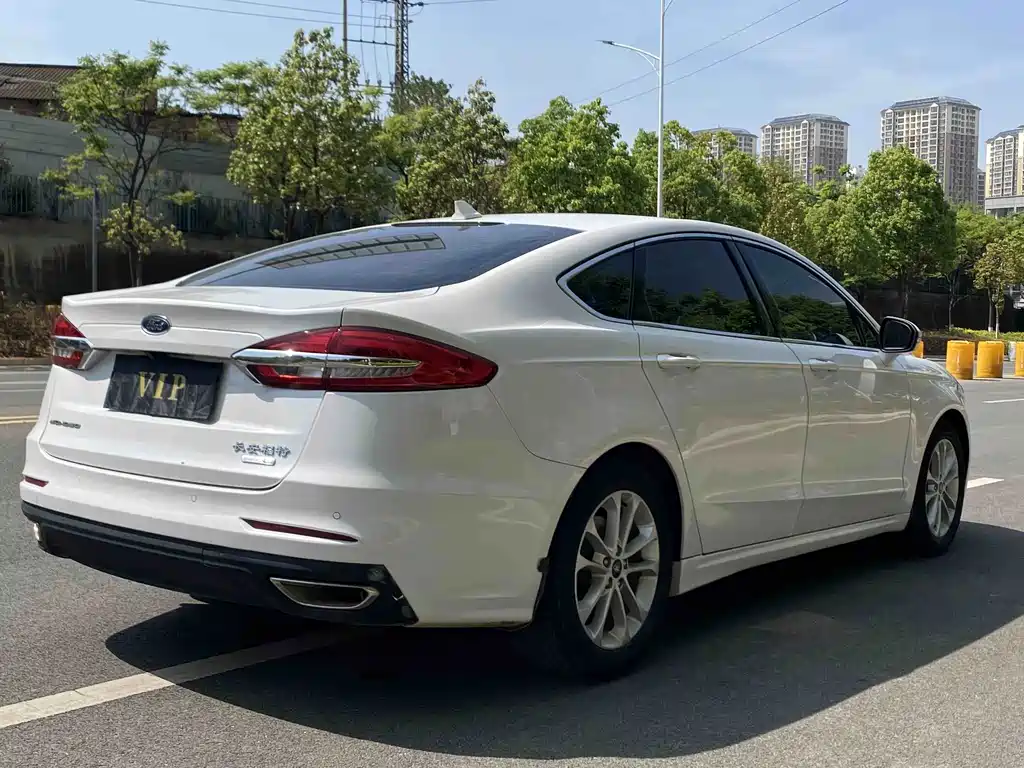 Ford Mondeo — миниатюра 7
