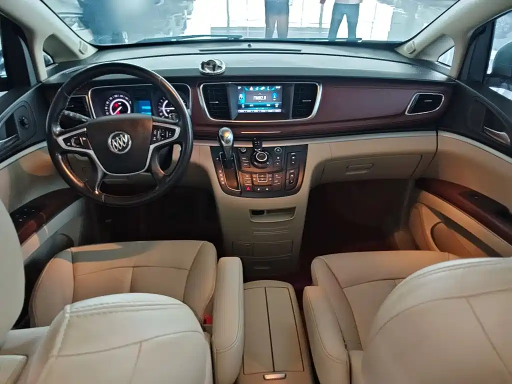 Buick GL8 — миниатюра 10