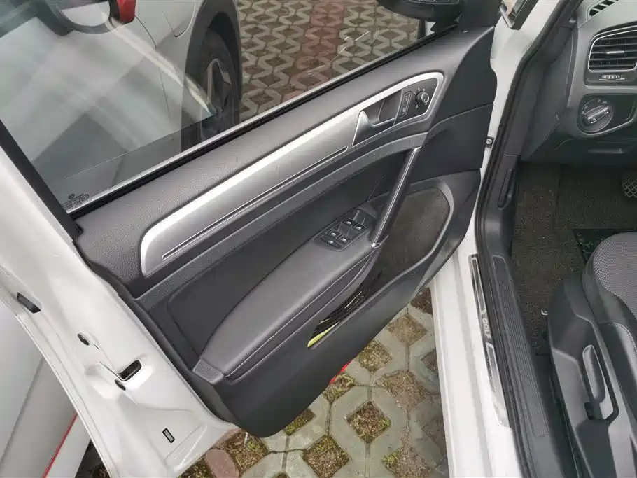 Volkswagen Golf 2018 230TSI AT Comfort