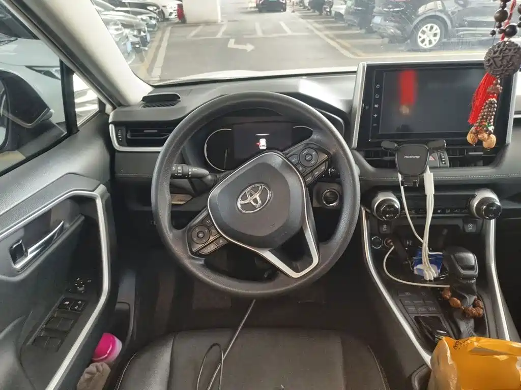Toyota RAV4 — миниатюра 3