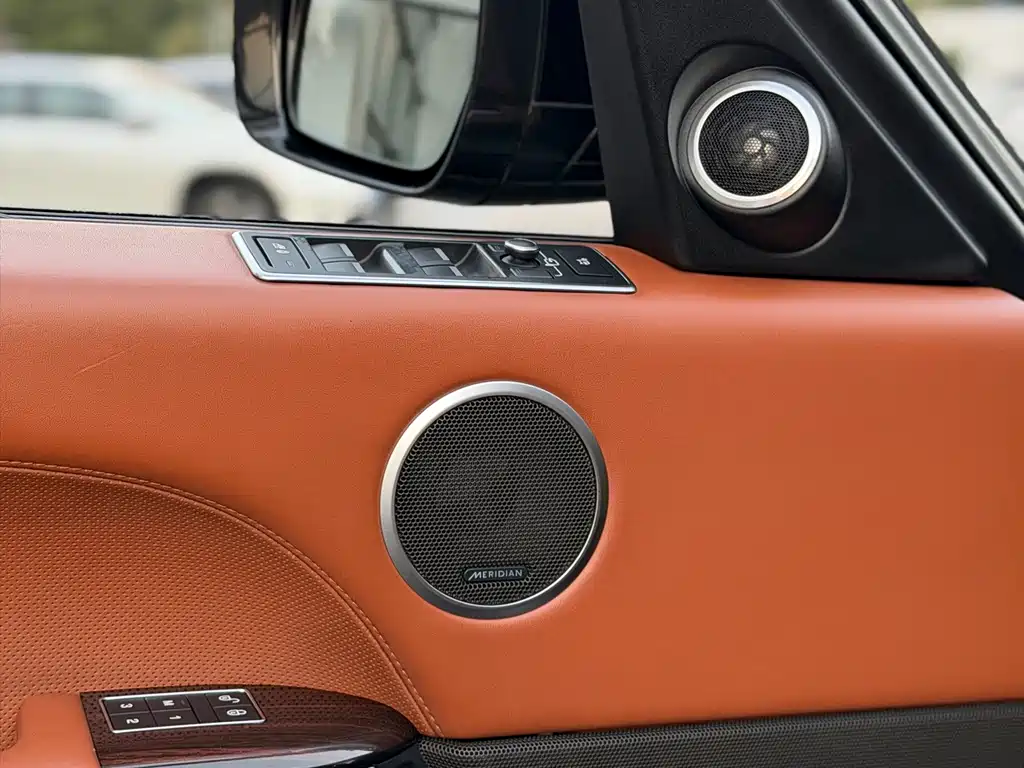 Land Rover Range Rover — миниатюра 9