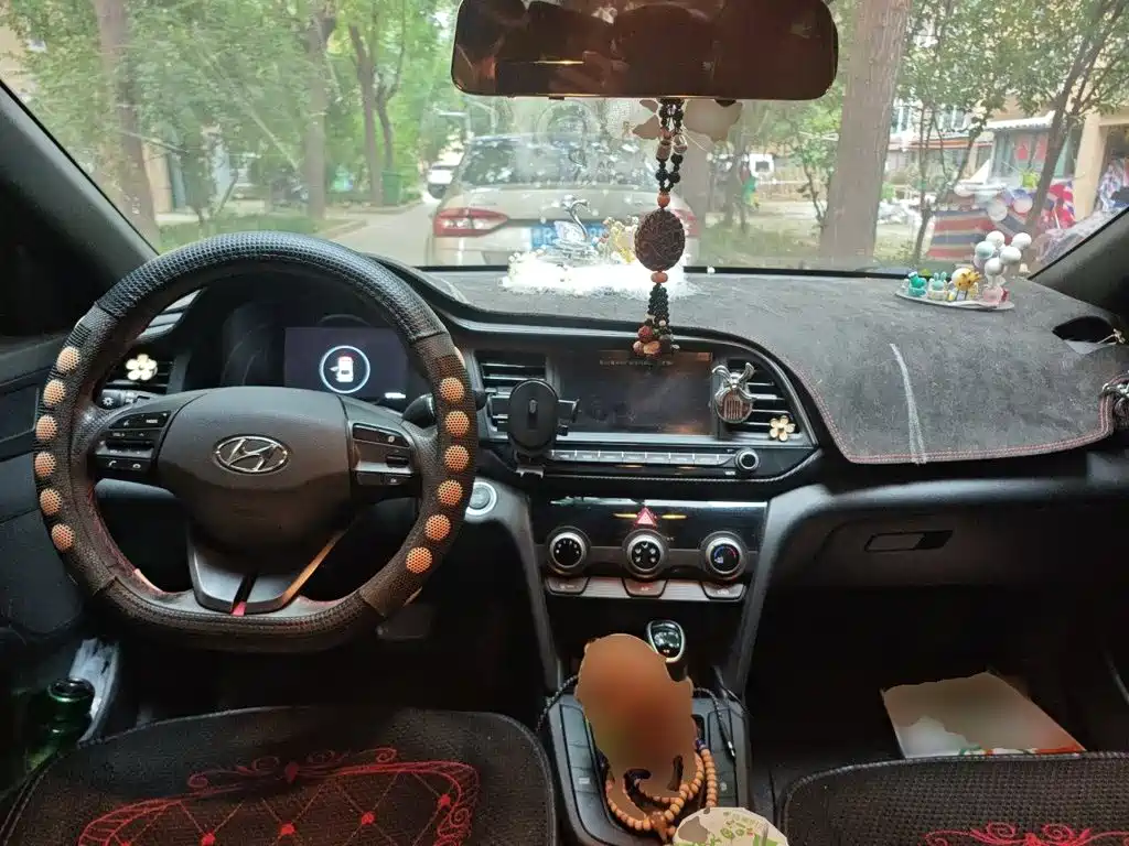 Hyundai Elantra — миниатюра 10