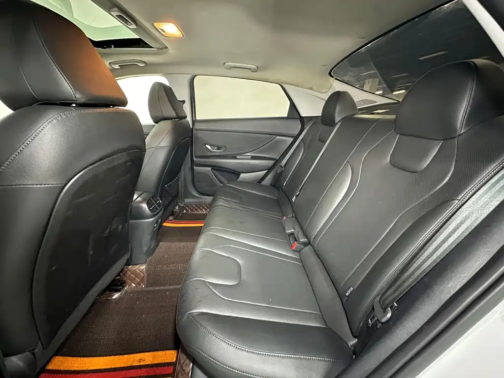 Hyundai Elantra — миниатюра 15