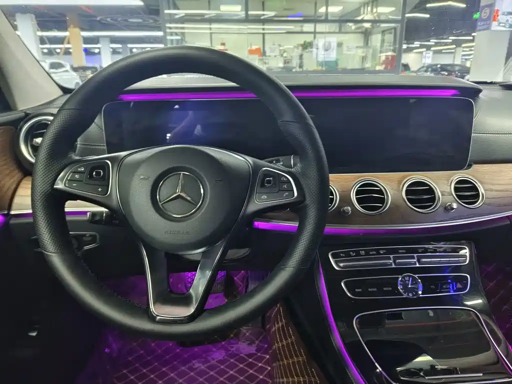 Mercedes-Benz E-Class — миниатюра 11