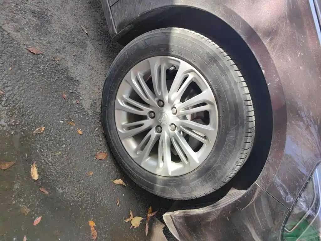 Buick LaCrosse — миниатюра 24