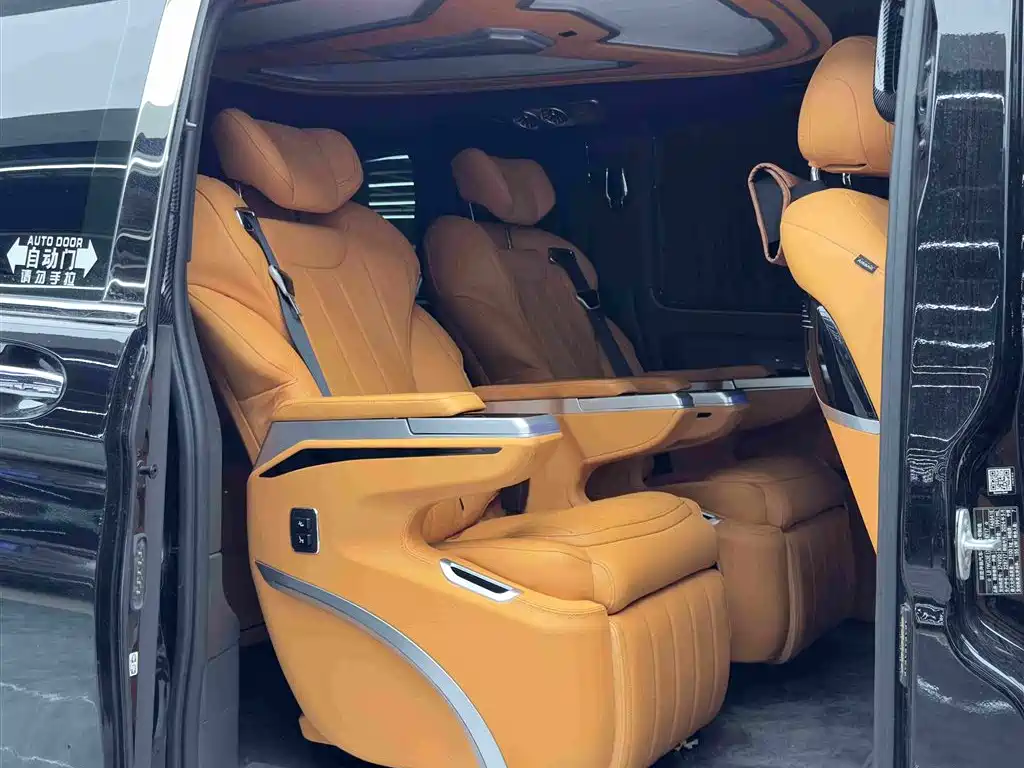 Mercedes-Benz Vito 2023 2.0T Elite 7 мест
