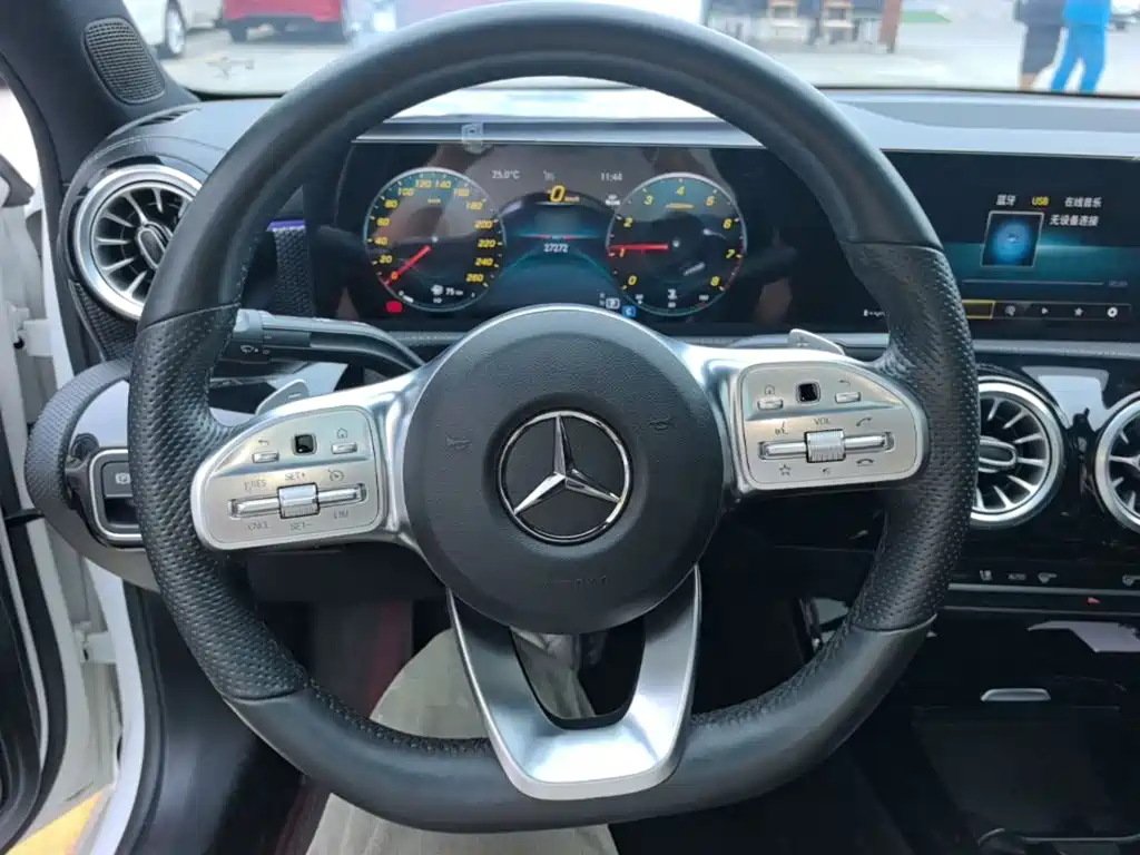 Mercedes-Benz A-Class — миниатюра 11