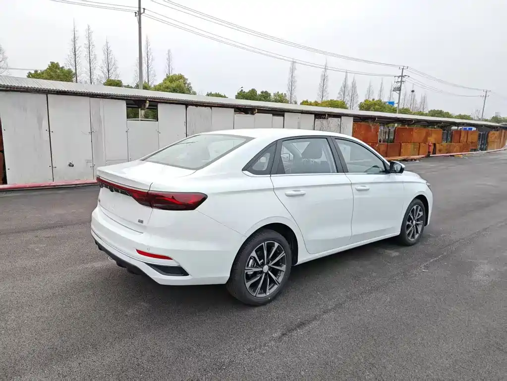 Geely Emgrand — миниатюра 6