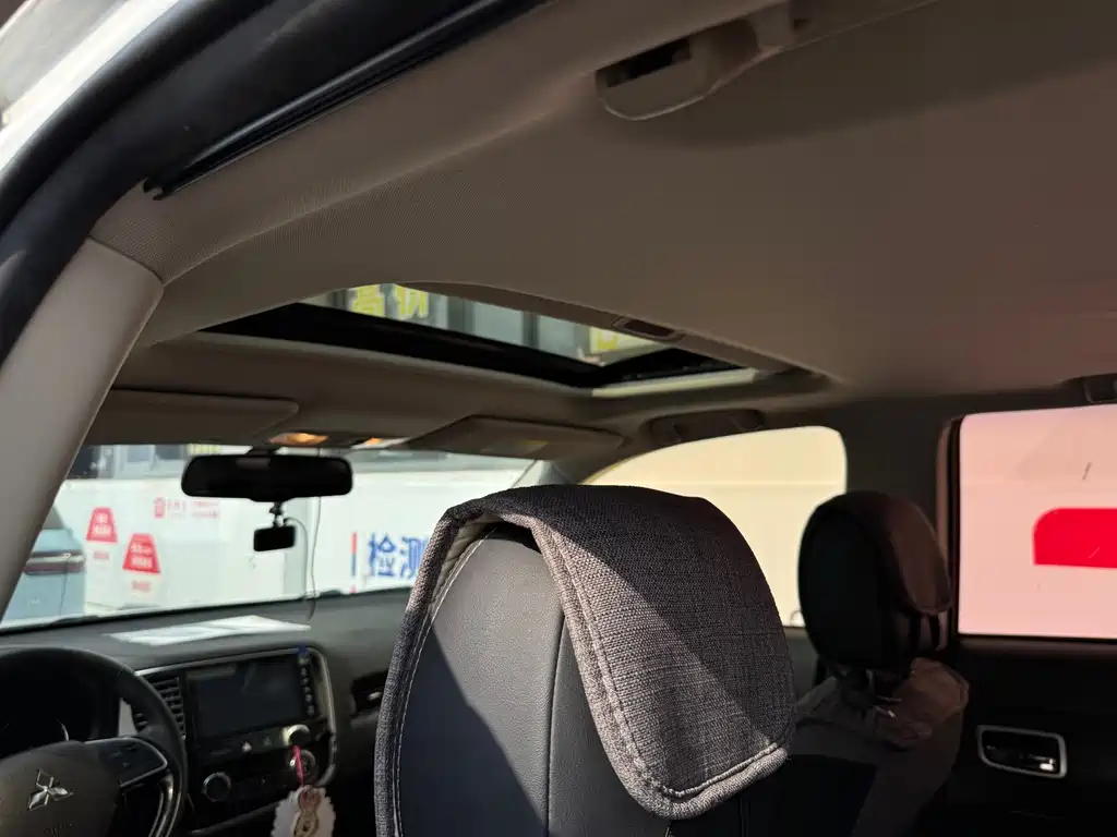 Mitsubishi Outlander — миниатюра 4