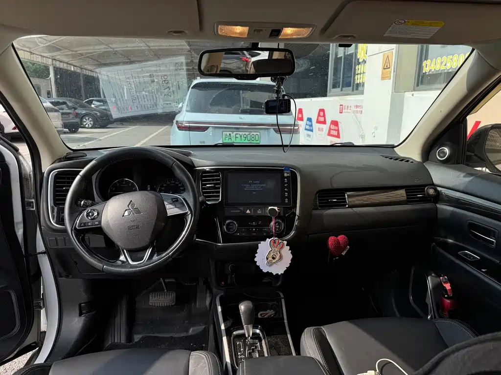 Mitsubishi Outlander — миниатюра 5