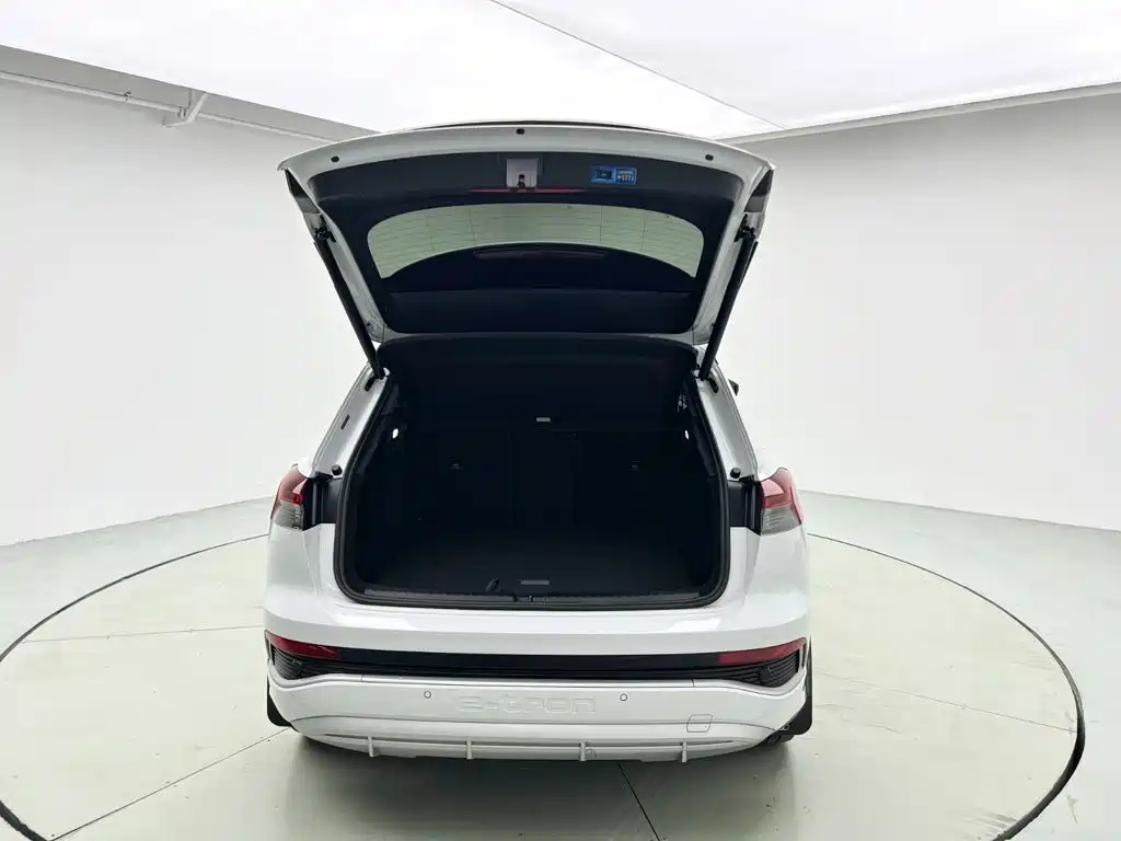 Audi Q4 e-tron — миниатюра 4