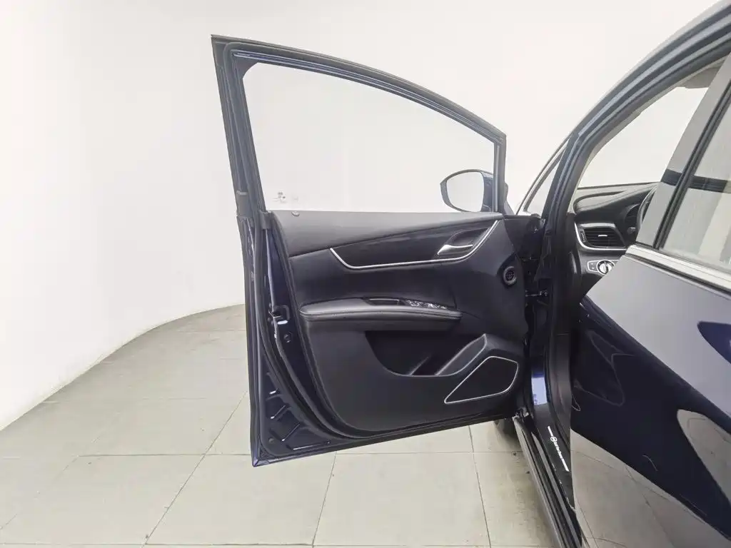 BYD MAX — миниатюра 8