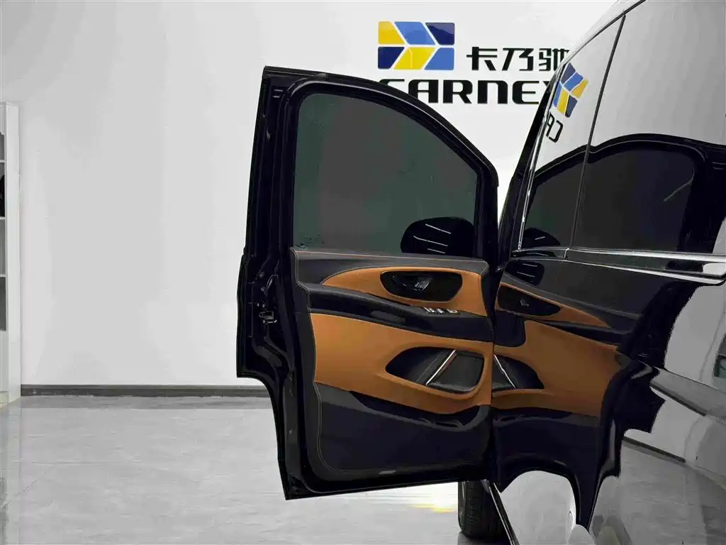 Mercedes-Benz Vito 2023 2.0T Elite 7 мест