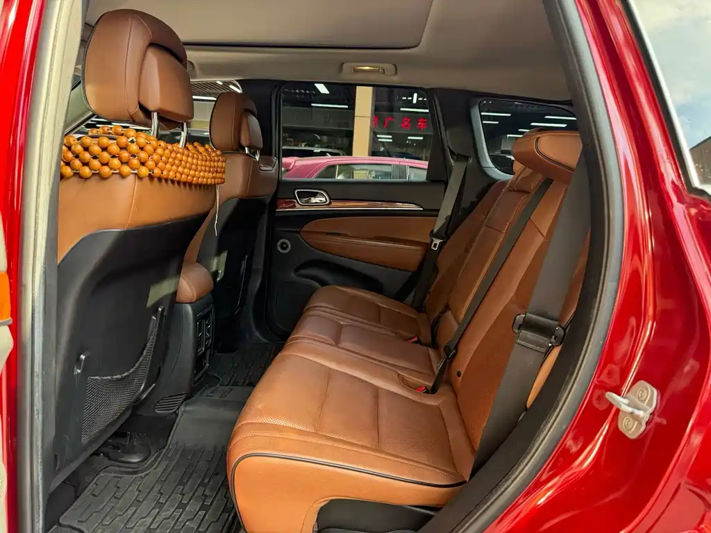 Jeep Grand Cherokee (Import) — миниатюра 4