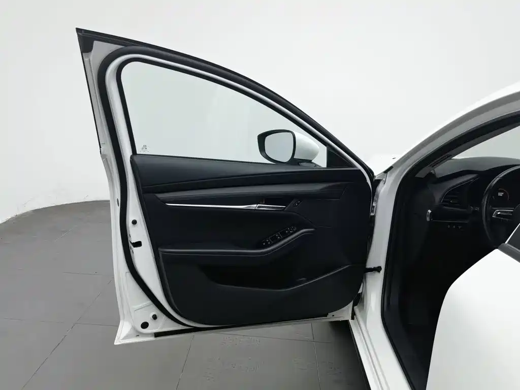Mazda 3 Axela — миниатюра 8