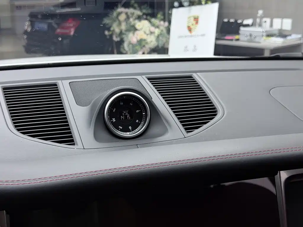 Porsche Macan — миниатюра 25