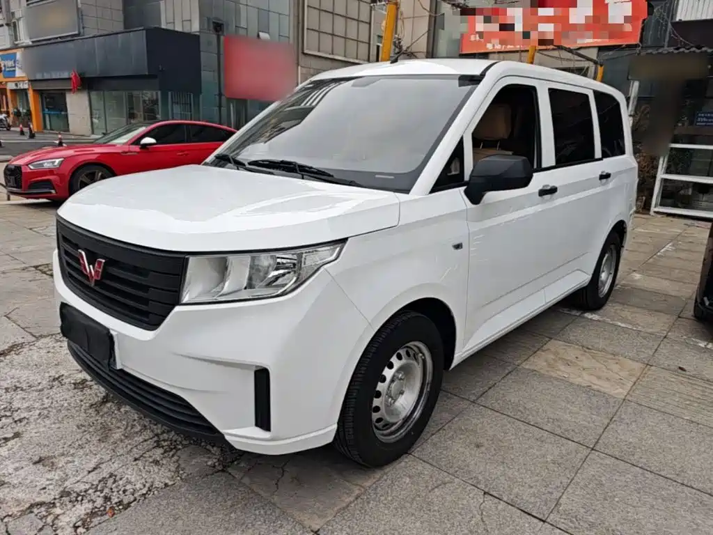 Wuling Hongguang PLUS