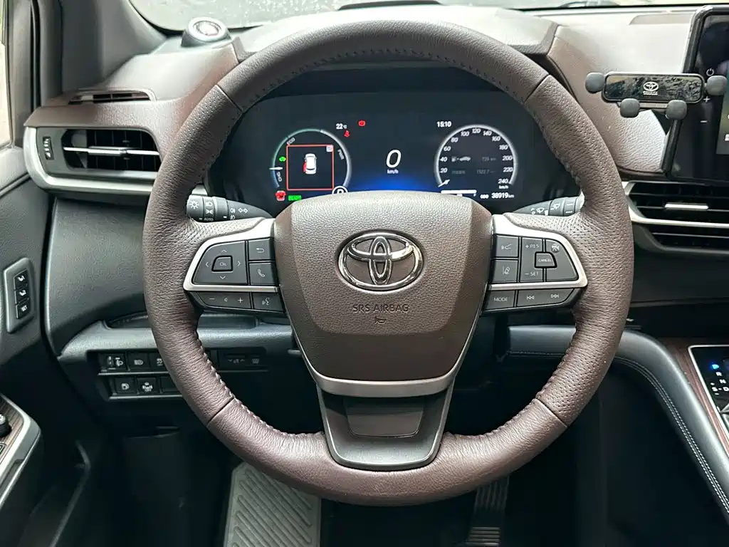 Toyota Granvia — миниатюра 12