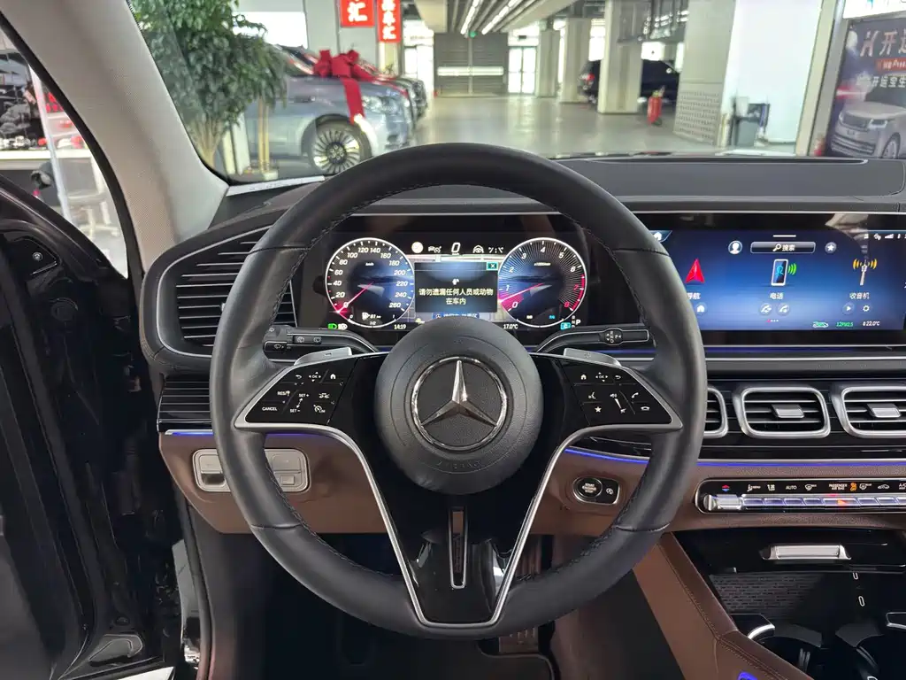 Mercedes-Benz GLS — миниатюра 8