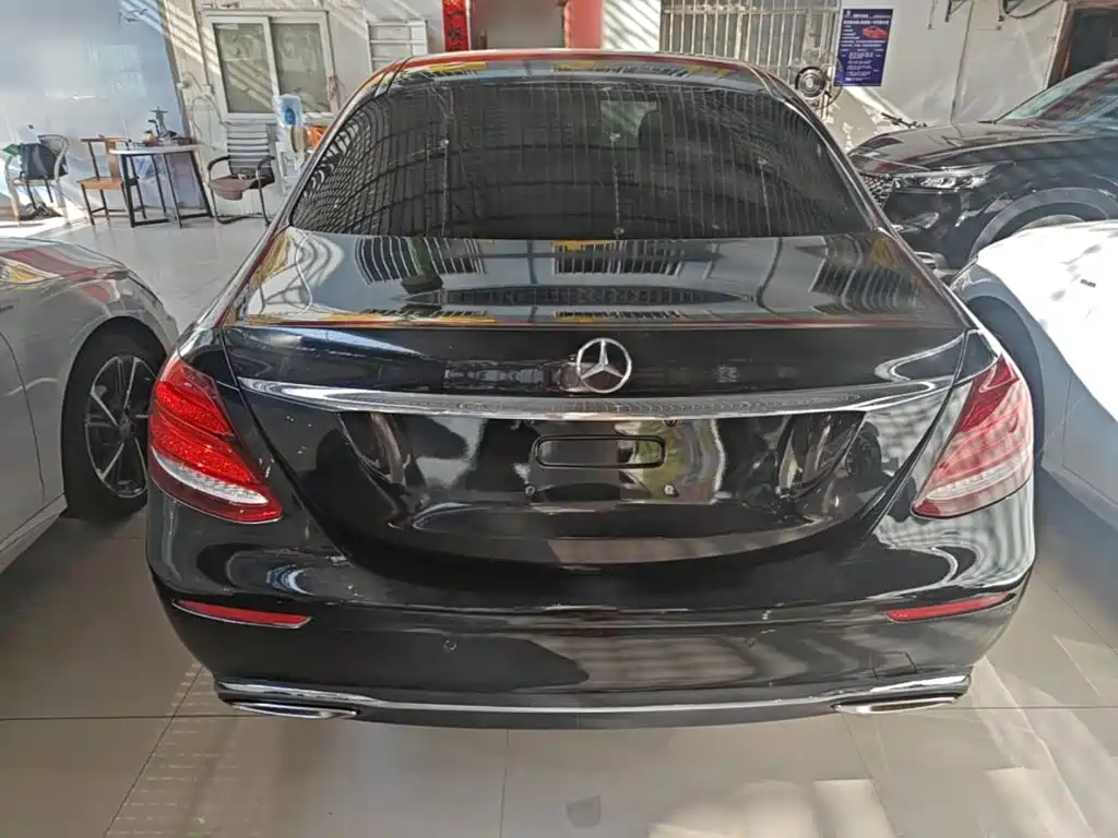 Mercedes-Benz E-Class — миниатюра 6