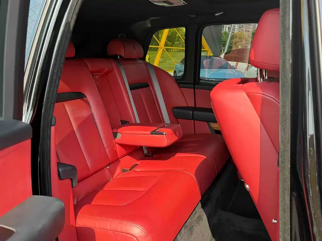 Rolls-Royce Cullinan — миниатюра 4