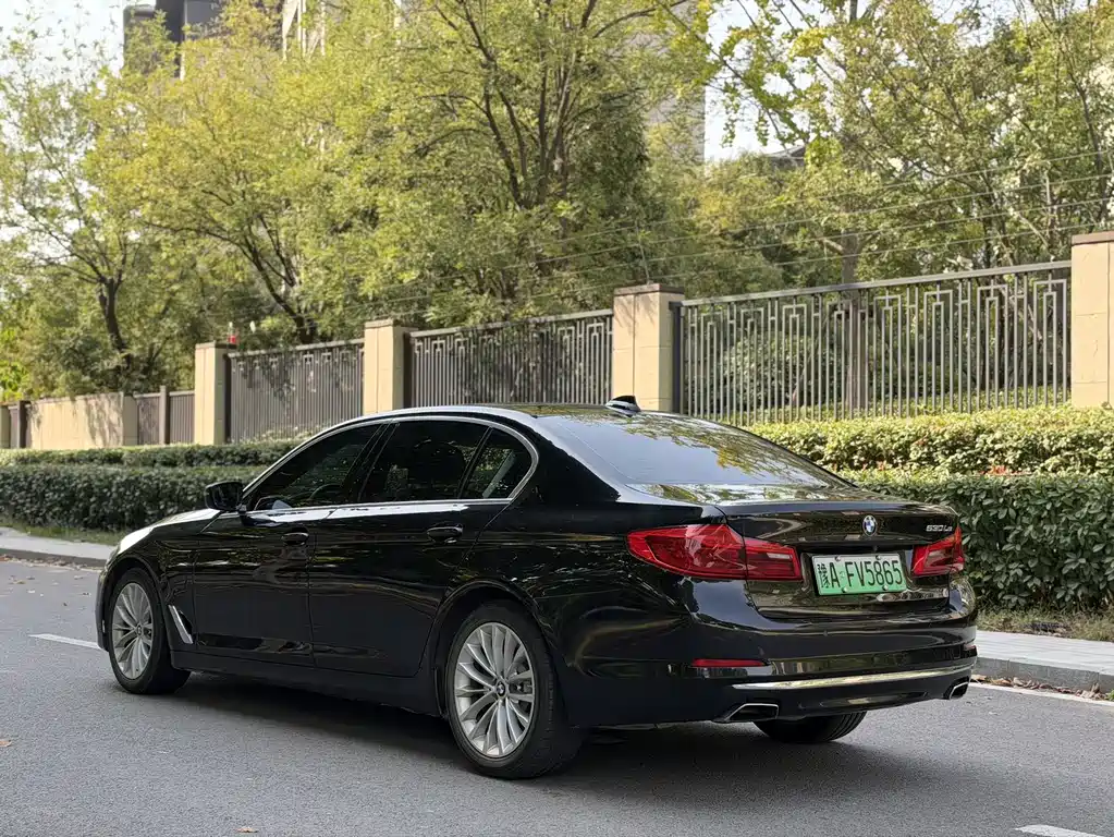BMW 5 Series New Energy — миниатюра 7
