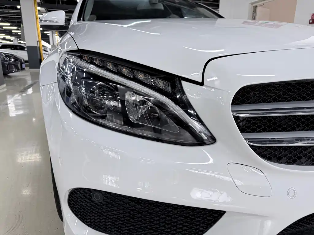 Mercedes-Benz C-Class — миниатюра 12