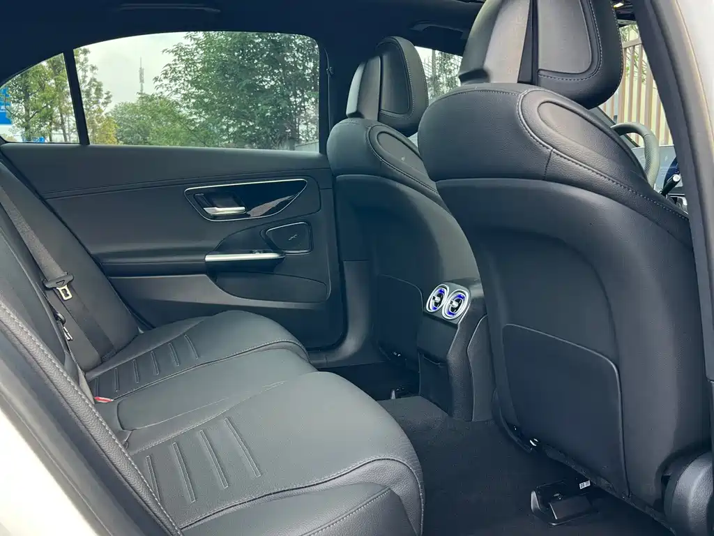Mercedes-Benz C-Class — миниатюра 9