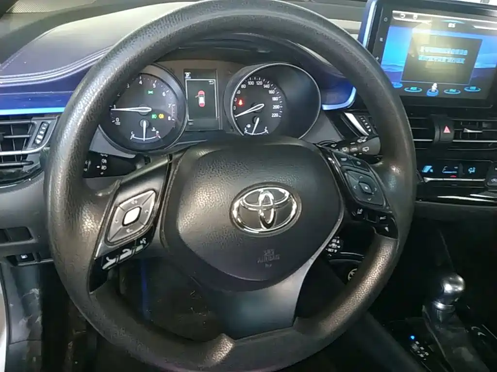 Toyota C-HR — миниатюра 11