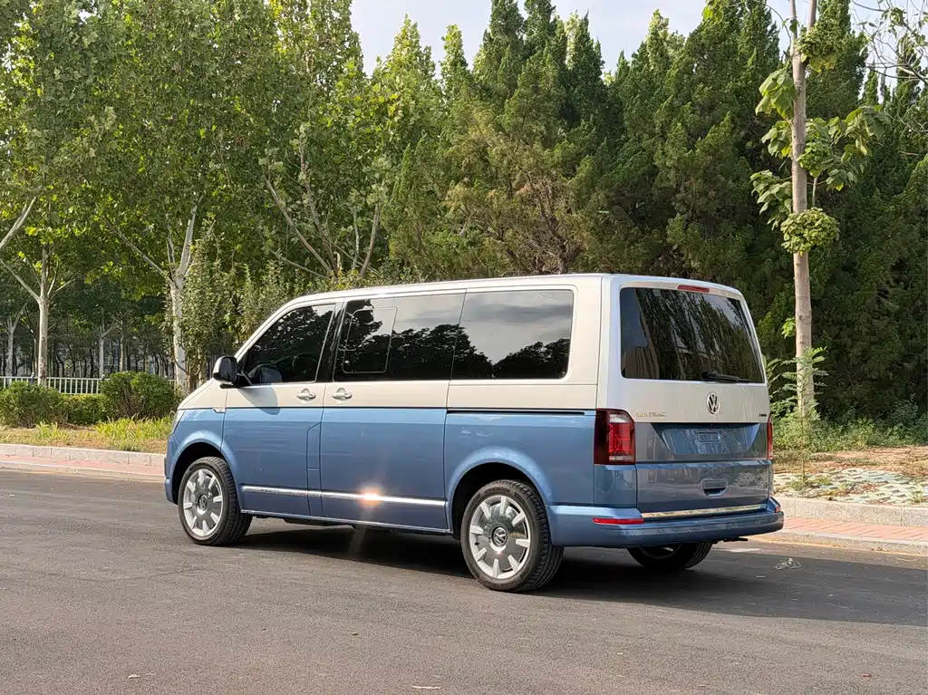 Volkswagen Multivan — миниатюра 5
