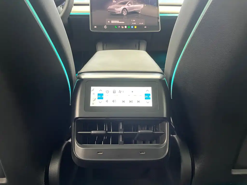 Tesla Model Y — миниатюра 18