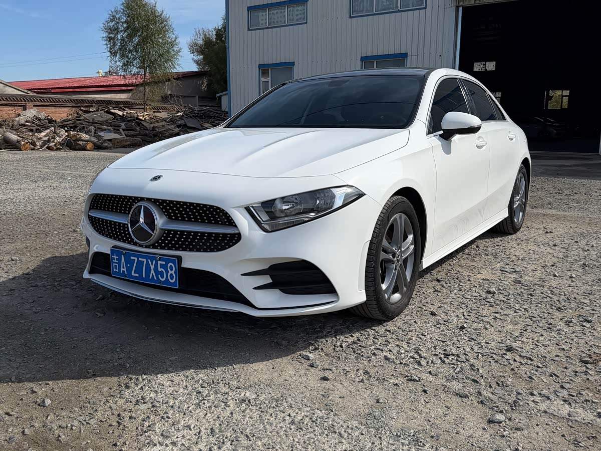 Mercedes-Benz A-Class 1.3 л 2022 г. Белый, пробег 42000 км