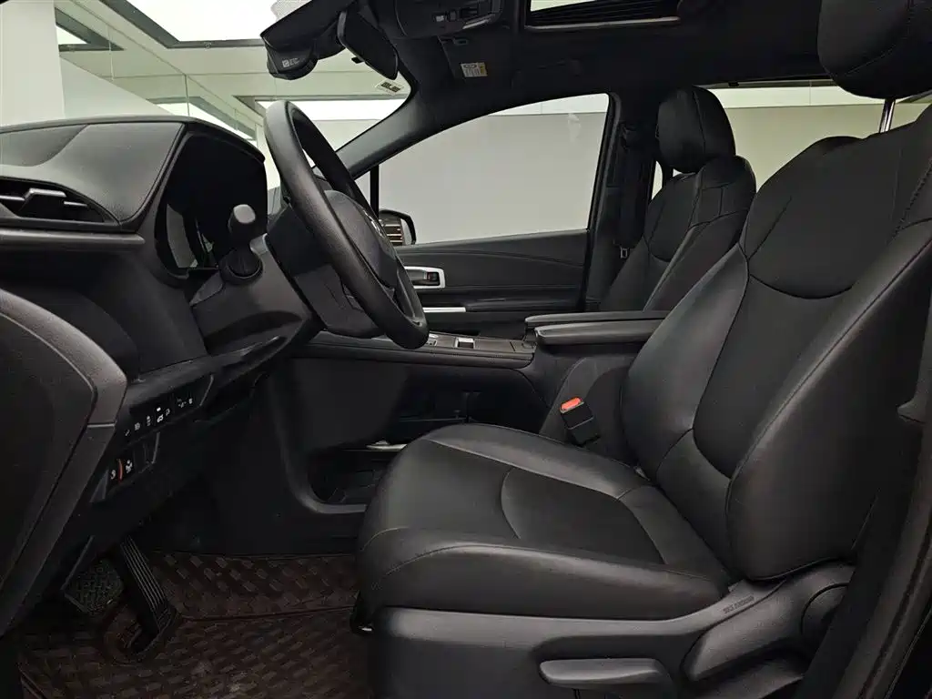 Toyota Granvia 2024 2.5L Luxury