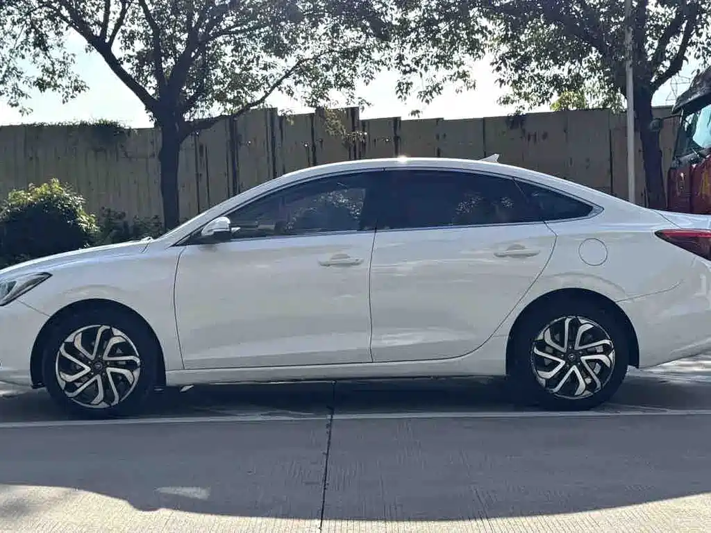 Changan Eado New Energy — миниатюра 8