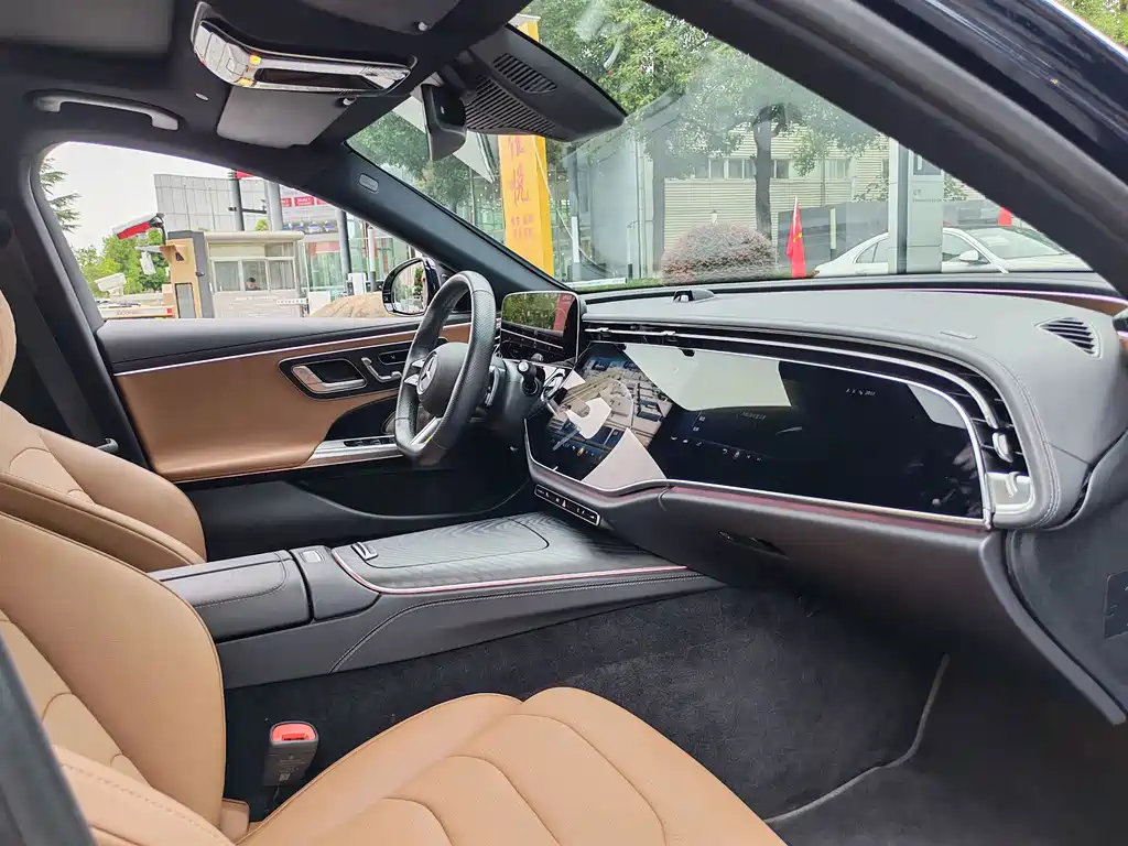 Mercedes-Benz E-Class — миниатюра 32