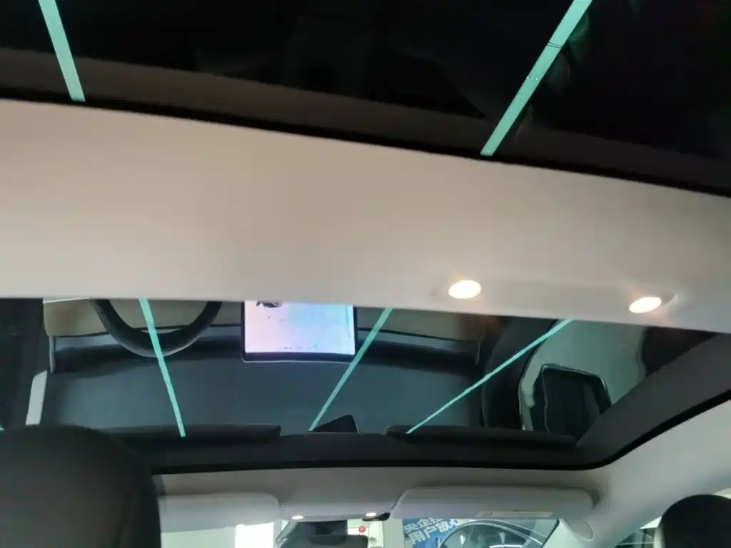 Tesla Model 3 — миниатюра 18