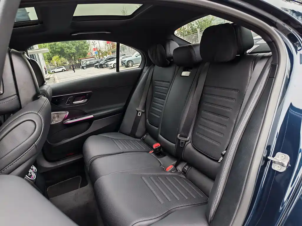 Mercedes-Benz C-Class — миниатюра 17