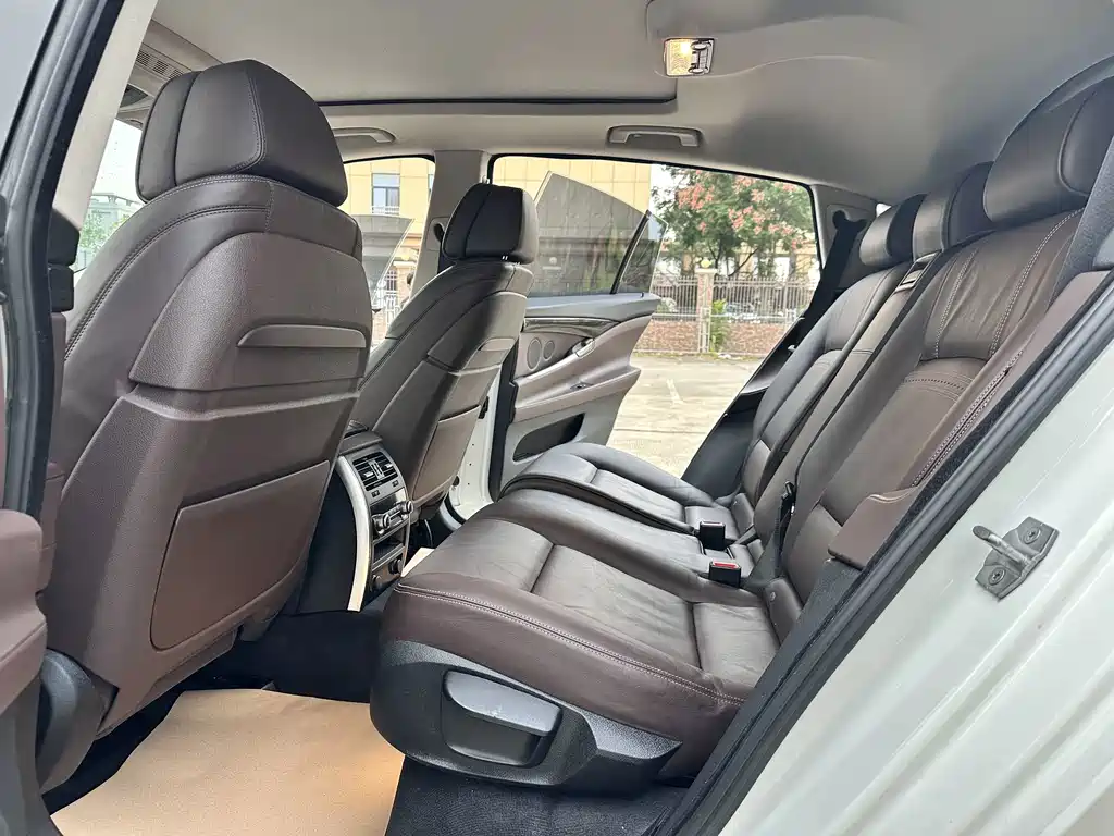 BMW 5 Series GT — миниатюра 5