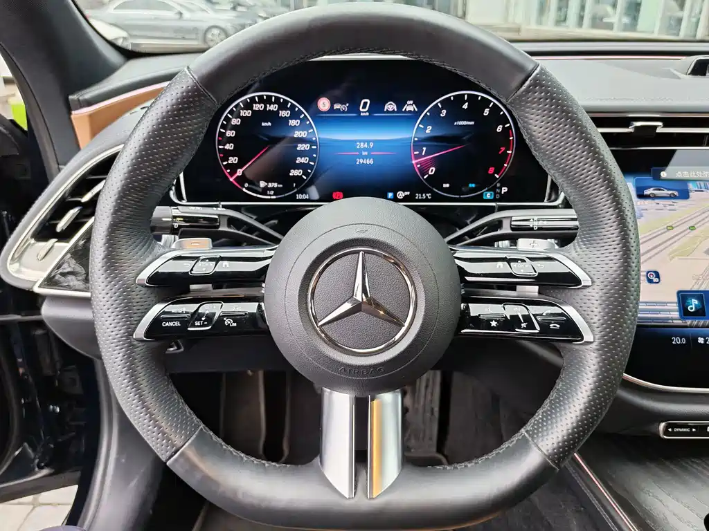 Mercedes-Benz E-Class — миниатюра 9